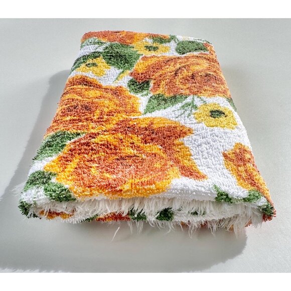 Vintage 70s bath towel, white, orange and yellow flowers and greenery, fringed - Picture 9 of 9